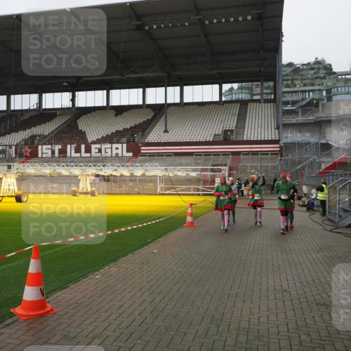 07.12.2025 - St. Pauli X-Mass-Run No. 15 Fabian Wolf http://msf.ph/oto/9411633 07.12.2025 11:13:59 Ziel 274, 375, 425, 475, 708 meine-sportfotos.de