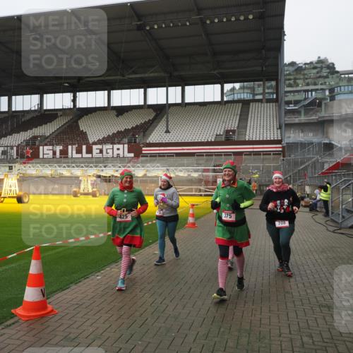 07.12.2025 - St. Pauli X-Mass-Run No. 15 Fabian Wolf http://msf.ph/oto/9411675 07.12.2025 11:14:02 Ziel 274, 375, 425, 475, 708 meine-sportfotos.de