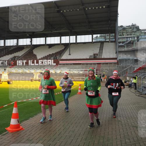 07.12.2025 - St. Pauli X-Mass-Run No. 15 Fabian Wolf http://msf.ph/oto/9411678 07.12.2025 11:14:02 Ziel 274, 375, 425, 475, 708 meine-sportfotos.de