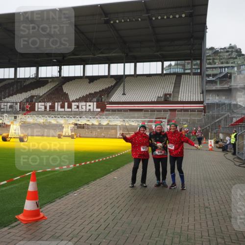 07.12.2025 - St. Pauli X-Mass-Run No. 15 Fabian Wolf http://msf.ph/oto/9411718 07.12.2025 11:14:26 Ziel 525, 942, 946, 948 meine-sportfotos.de