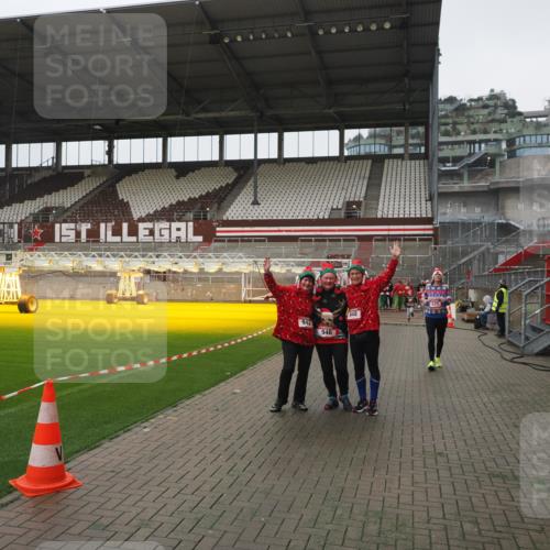 07.12.2025 - St. Pauli X-Mass-Run No. 15 Fabian Wolf http://msf.ph/oto/9411776 07.12.2025 11:14:30 Ziel 525, 942, 946, 1805 meine-sportfotos.de