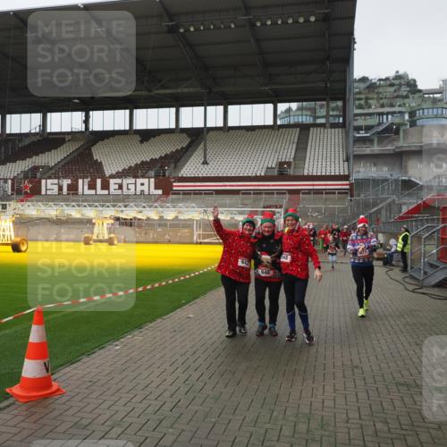 07.12.2025 - St. Pauli X-Mass-Run No. 15 Fabian Wolf http://msf.ph/oto/9411786 07.12.2025 11:14:31 Ziel 525, 1776, 1805, 1806, 2040 meine-sportfotos.de