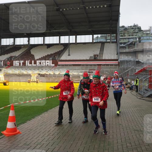 07.12.2025 - St. Pauli X-Mass-Run No. 15 Fabian Wolf http://msf.ph/oto/9411798 07.12.2025 11:14:33 Ziel 525, 1776, 1778, 1798, 1805, 1806, 2040, 2211, 4010 meine-sportfotos.de