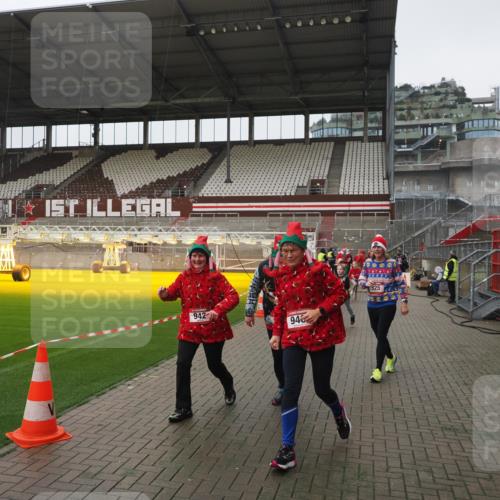 07.12.2025 - St. Pauli X-Mass-Run No. 15 Fabian Wolf http://msf.ph/oto/9411801 07.12.2025 11:14:33 Ziel 525, 1776, 1778, 1798, 1805, 1806, 2040, 2211, 4010 meine-sportfotos.de