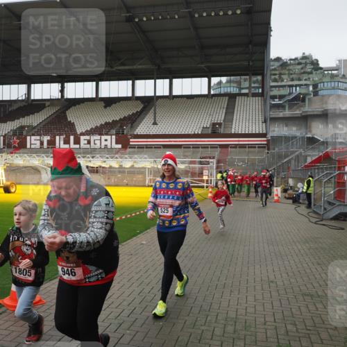 07.12.2025 - St. Pauli X-Mass-Run No. 15 Fabian Wolf http://msf.ph/oto/9411819 07.12.2025 11:14:35 Ziel 525, 1776, 1778, 1798, 1804, 1805, 1806, 1807, 2040, 2211, 4010 meine-sportfotos.de