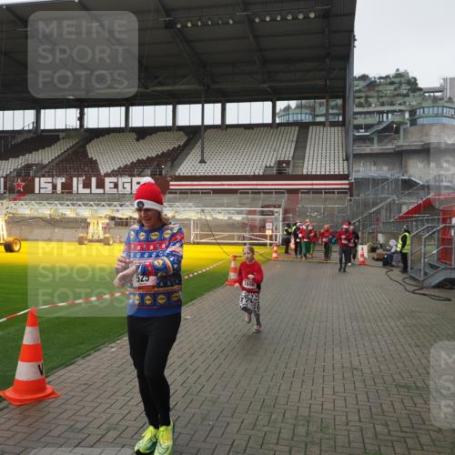 07.12.2025 - St. Pauli X-Mass-Run No. 15 Fabian Wolf http://msf.ph/oto/9411831 07.12.2025 11:14:36 Ziel 525, 1776, 1778, 1798, 1804, 1805, 1806, 1807, 2040, 2211, 4010 meine-sportfotos.de