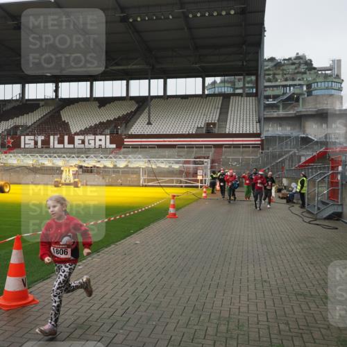 07.12.2025 - St. Pauli X-Mass-Run No. 15 Fabian Wolf http://msf.ph/oto/9411837 07.12.2025 11:14:37 Ziel 525, 1776, 1778, 1798, 1804, 1805, 1806, 1807, 2040, 2211, 4010 meine-sportfotos.de