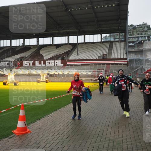 07.12.2025 - St. Pauli X-Mass-Run No. 15 Fabian Wolf http://msf.ph/oto/9411868 07.12.2025 11:14:42 Ziel 525, 922, 1776, 1778, 1798, 1804, 1805, 1806, 1807, 2040, 2211, 4010 meine-sportfotos.de