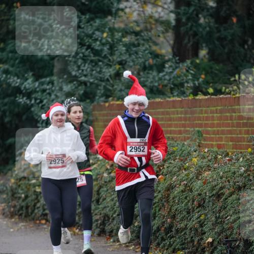 07.12.2025 - St. Pauli X-Mass-Run No. 15 Michael Burmester http://msf.ph/oto/9411882 07.12.2025 10:00:30 Laufen 2925, 25, 2952, 15, 2952 meine-sportfotos.de