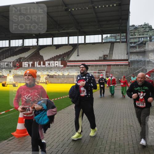 07.12.2025 - St. Pauli X-Mass-Run No. 15 Fabian Wolf http://msf.ph/oto/9411886 07.12.2025 11:14:44 Ziel 525, 922, 1776, 1778, 1798, 1804, 1805, 1806, 1807, 2040, 2211, 4010 meine-sportfotos.de