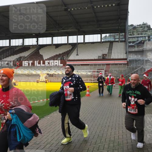 07.12.2025 - St. Pauli X-Mass-Run No. 15 Fabian Wolf http://msf.ph/oto/9411889 07.12.2025 11:14:44 Ziel 525, 922, 1776, 1778, 1798, 1804, 1805, 1806, 1807, 2040, 2211, 4010 meine-sportfotos.de