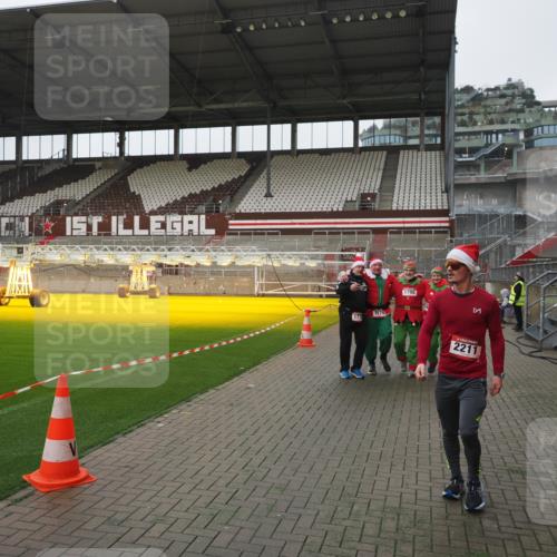 07.12.2025 - St. Pauli X-Mass-Run No. 15 Fabian Wolf http://msf.ph/oto/9411908 07.12.2025 11:14:48 Ziel 922, 1776, 1778, 1798, 1804, 1805, 1806, 1807, 2040, 2211, 4010 meine-sportfotos.de