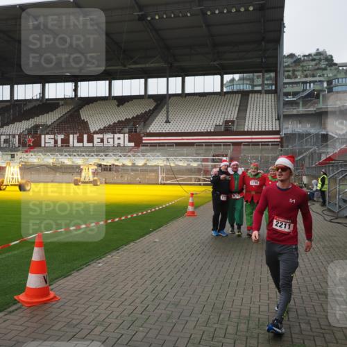 07.12.2025 - St. Pauli X-Mass-Run No. 15 Fabian Wolf http://msf.ph/oto/9411911 07.12.2025 11:14:48 Ziel 922, 1776, 1778, 1798, 1804, 1805, 1806, 1807, 2040, 2211, 4010 meine-sportfotos.de