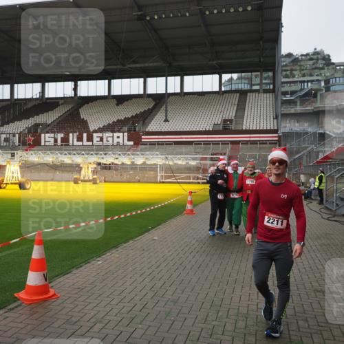 07.12.2025 - St. Pauli X-Mass-Run No. 15 Fabian Wolf http://msf.ph/oto/9411914 07.12.2025 11:14:48 Ziel 922, 1776, 1778, 1798, 1804, 1805, 1806, 1807, 2040, 2211, 4010 meine-sportfotos.de