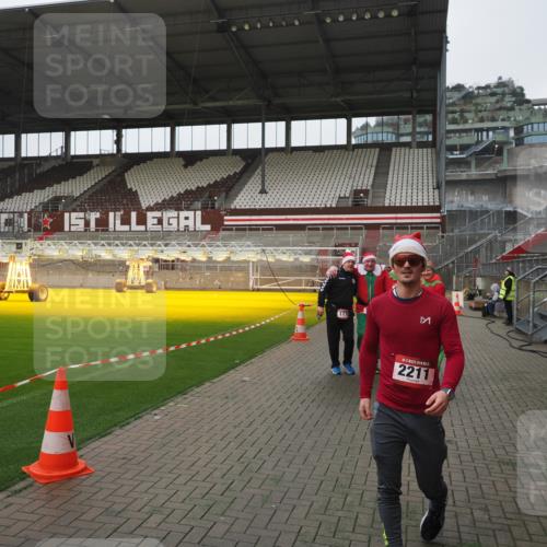 07.12.2025 - St. Pauli X-Mass-Run No. 15 Fabian Wolf http://msf.ph/oto/9411921 07.12.2025 11:14:48 Ziel 922, 1776, 1778, 1798, 1804, 1805, 1806, 1807, 2040, 2211, 4010 meine-sportfotos.de