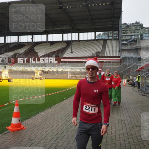 07.12.2025 - St. Pauli X-Mass-Run No. 15 Fabian Wolf http://msf.ph/oto/9411930 07.12.2025 11:14:49 Ziel 922, 1776, 1778, 1798, 1804, 1805, 1806, 1807, 2040, 2211, 4010 meine-sportfotos.de