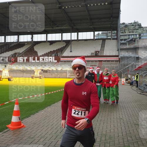 07.12.2025 - St. Pauli X-Mass-Run No. 15 Fabian Wolf http://msf.ph/oto/9411933 07.12.2025 11:14:49 Ziel 922, 1776, 1778, 1798, 1804, 1805, 1806, 1807, 2040, 2211, 4010 meine-sportfotos.de