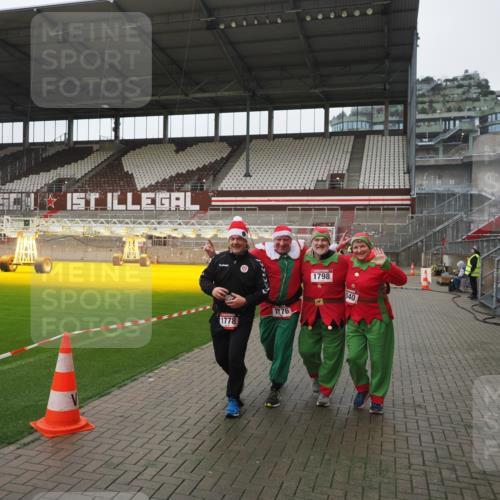 07.12.2025 - St. Pauli X-Mass-Run No. 15 Fabian Wolf http://msf.ph/oto/9411952 07.12.2025 11:14:52 Ziel 922, 1778, 1798, 1804, 1807, 2211, 4010 meine-sportfotos.de
