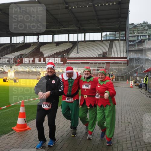 07.12.2025 - St. Pauli X-Mass-Run No. 15 Fabian Wolf http://msf.ph/oto/9411966 07.12.2025 11:14:53 Ziel 922, 1778, 1798, 1804, 1807, 4010 meine-sportfotos.de