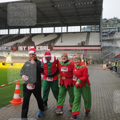 07.12.2025 - St. Pauli X-Mass-Run No. 15 Fabian Wolf http://msf.ph/oto/9411969 07.12.2025 11:14:53 Ziel 922, 1778, 1798, 1804, 1807, 4010 meine-sportfotos.de