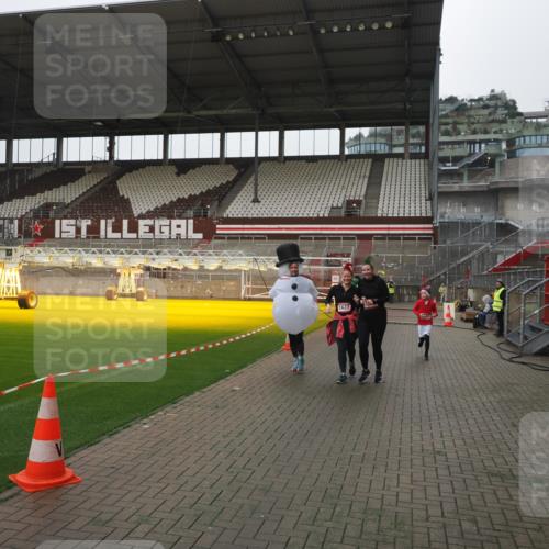 07.12.2025 - St. Pauli X-Mass-Run No. 15 Fabian Wolf http://msf.ph/oto/9411984 07.12.2025 11:15:10 Ziel 313, 1623, 1627, 1662, 3133 meine-sportfotos.de