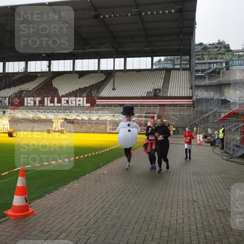 07.12.2025 - St. Pauli X-Mass-Run No. 15 Fabian Wolf http://msf.ph/oto/9411987 07.12.2025 11:15:10 Ziel 313, 1623, 1627, 1662, 3133 meine-sportfotos.de