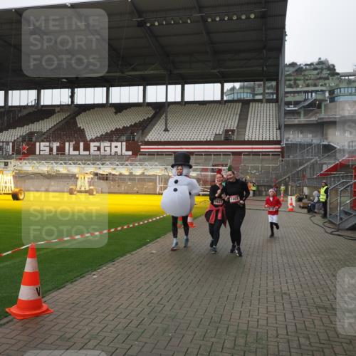 07.12.2025 - St. Pauli X-Mass-Run No. 15 Fabian Wolf http://msf.ph/oto/9411990 07.12.2025 11:15:11 Ziel 313, 1623, 1627, 1662, 3133 meine-sportfotos.de