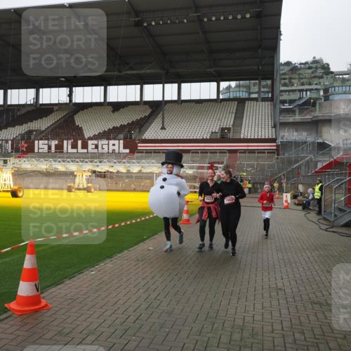07.12.2025 - St. Pauli X-Mass-Run No. 15 Fabian Wolf http://msf.ph/oto/9411993 07.12.2025 11:15:11 Ziel 313, 1623, 1627, 1662, 3133 meine-sportfotos.de