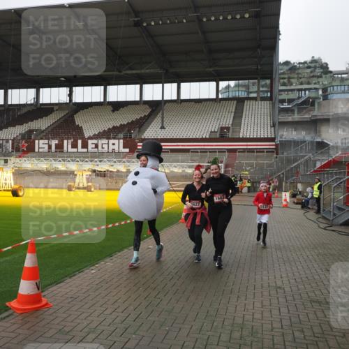 07.12.2025 - St. Pauli X-Mass-Run No. 15 Fabian Wolf http://msf.ph/oto/9412002 07.12.2025 11:15:11 Ziel 313, 1623, 1627, 1662, 3133 meine-sportfotos.de