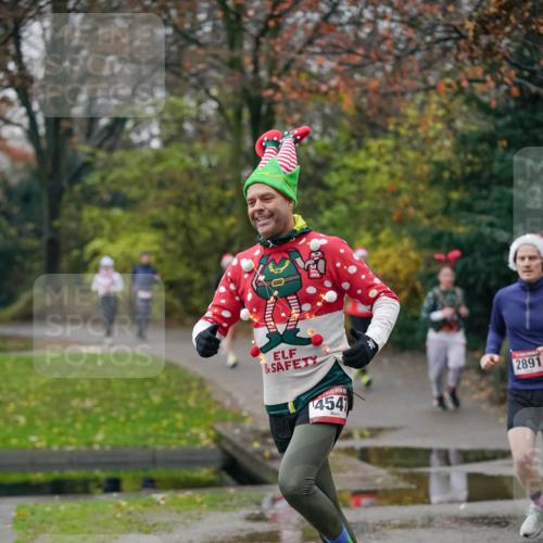 07.12.2025 - St. Pauli X-Mass-Run No. 15 Michael Burmester http://msf.ph/oto/9412020 07.12.2025 10:00:47 Laufen 454, 2891 meine-sportfotos.de