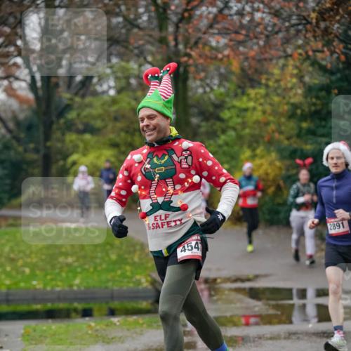 07.12.2025 - St. Pauli X-Mass-Run No. 15 Michael Burmester http://msf.ph/oto/9412023 07.12.2025 10:00:47 Laufen 454, 2891 meine-sportfotos.de
