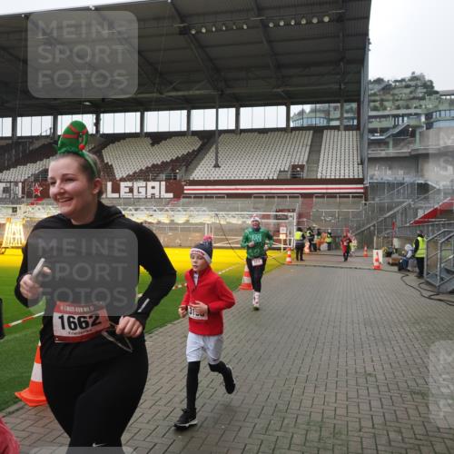 07.12.2025 - St. Pauli X-Mass-Run No. 15 Fabian Wolf http://msf.ph/oto/9412031 07.12.2025 11:15:14 Ziel 313, 1218, 1623, 1627, 1662, 3133 meine-sportfotos.de