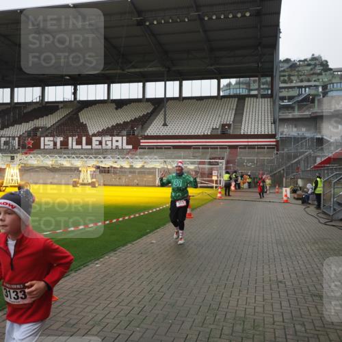 07.12.2025 - St. Pauli X-Mass-Run No. 15 Fabian Wolf http://msf.ph/oto/9412037 07.12.2025 11:15:15 Ziel 313, 1218, 1623, 1627, 1662, 3133 meine-sportfotos.de
