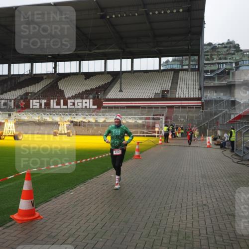 07.12.2025 - St. Pauli X-Mass-Run No. 15 Fabian Wolf http://msf.ph/oto/9412046 07.12.2025 11:15:15 Ziel 313, 1218, 1623, 1627, 1662, 3133 meine-sportfotos.de