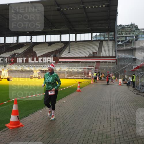 07.12.2025 - St. Pauli X-Mass-Run No. 15 Fabian Wolf http://msf.ph/oto/9412058 07.12.2025 11:15:16 Ziel 313, 391, 1218, 1282, 1623, 1627, 1662, 3133 meine-sportfotos.de
