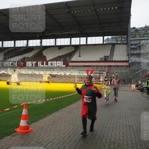 07.12.2025 - St. Pauli X-Mass-Run No. 15 Fabian Wolf http://msf.ph/oto/9412084 07.12.2025 11:15:23 Ziel 313, 391, 1218, 1282, 3133 meine-sportfotos.de
