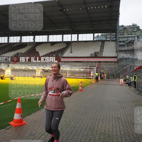 07.12.2025 - St. Pauli X-Mass-Run No. 15 Fabian Wolf http://msf.ph/oto/9412105 07.12.2025 11:15:27 Ziel 391, 1218, 1282 meine-sportfotos.de