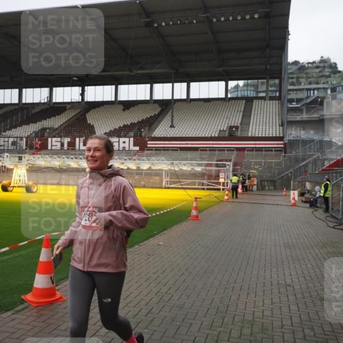 07.12.2025 - St. Pauli X-Mass-Run No. 15 Fabian Wolf http://msf.ph/oto/9412108 07.12.2025 11:15:27 Ziel 391, 1218, 1282 meine-sportfotos.de