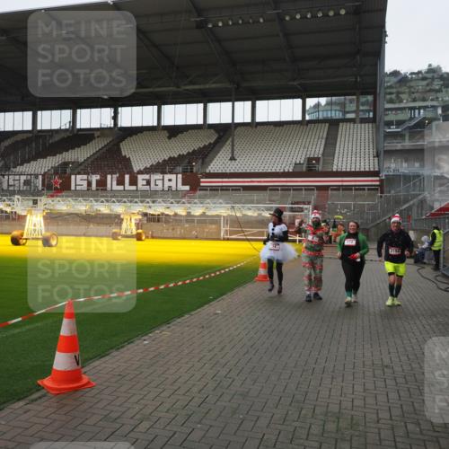 07.12.2025 - St. Pauli X-Mass-Run No. 15 Fabian Wolf http://msf.ph/oto/9412114 07.12.2025 11:15:50 Ziel 8, 14, 372, 2194 meine-sportfotos.de