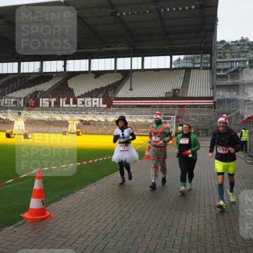 07.12.2025 - St. Pauli X-Mass-Run No. 15 Fabian Wolf http://msf.ph/oto/9412120 07.12.2025 11:15:52 Ziel 8, 14, 372, 2194 meine-sportfotos.de