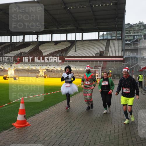 07.12.2025 - St. Pauli X-Mass-Run No. 15 Fabian Wolf http://msf.ph/oto/9412123 07.12.2025 11:15:52 Ziel 8, 14, 372, 2194 meine-sportfotos.de