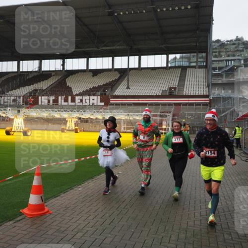 07.12.2025 - St. Pauli X-Mass-Run No. 15 Fabian Wolf http://msf.ph/oto/9412126 07.12.2025 11:15:52 Ziel 8, 14, 372, 2194 meine-sportfotos.de
