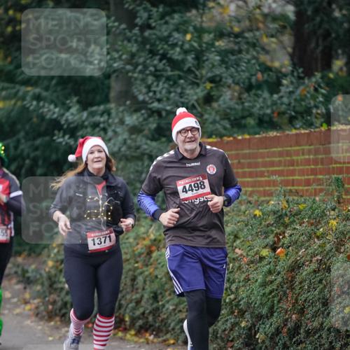 07.12.2025 - St. Pauli X-Mass-Run No. 15 Michael Burmester http://msf.ph/oto/9412130 07.12.2025 10:01:02 Laufen 155, 1371, 4498 meine-sportfotos.de