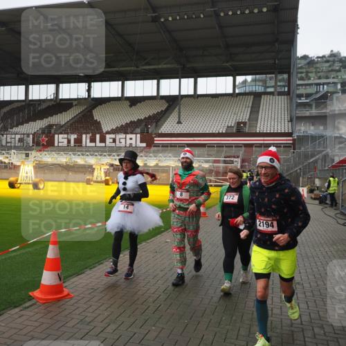 07.12.2025 - St. Pauli X-Mass-Run No. 15 Fabian Wolf http://msf.ph/oto/9412132 07.12.2025 11:15:53 Ziel 8, 14, 372, 2194 meine-sportfotos.de