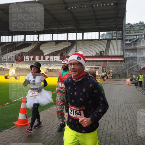 07.12.2025 - St. Pauli X-Mass-Run No. 15 Fabian Wolf http://msf.ph/oto/9412141 07.12.2025 11:15:53 Ziel 8, 14, 372, 2194 meine-sportfotos.de