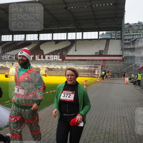 07.12.2025 - St. Pauli X-Mass-Run No. 15 Fabian Wolf http://msf.ph/oto/9412153 07.12.2025 11:15:54 Ziel 8, 14, 372, 2194 meine-sportfotos.de