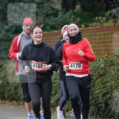 07.12.2025 - St. Pauli X-Mass-Run No. 15 Michael Burmester http://msf.ph/oto/9412193 07.12.2025 10:01:11 Laufen 15, 4169, 15, 4170 meine-sportfotos.de