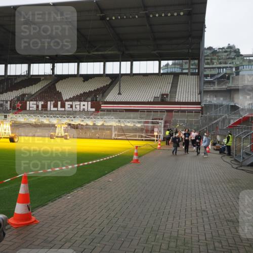 07.12.2025 - St. Pauli X-Mass-Run No. 15 Fabian Wolf http://msf.ph/oto/9412199 07.12.2025 11:16:05 Ziel 1800, 1802, 1821, 1825, 2195, 2464, 3326 meine-sportfotos.de