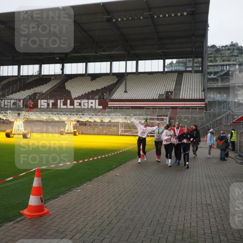 07.12.2025 - St. Pauli X-Mass-Run No. 15 Fabian Wolf http://msf.ph/oto/9412202 07.12.2025 11:16:14 Ziel 1800, 1802, 1821, 1825, 2195, 2464, 3241, 3256, 3326 meine-sportfotos.de