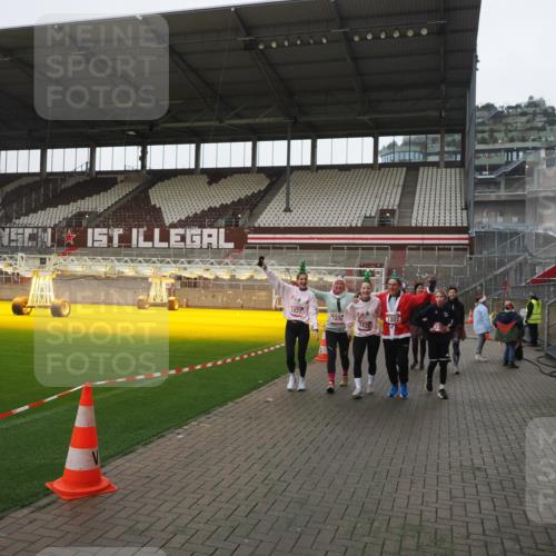 07.12.2025 - St. Pauli X-Mass-Run No. 15 Fabian Wolf http://msf.ph/oto/9412223 07.12.2025 11:16:15 Ziel 1800, 1802, 1821, 1825, 2195, 2464, 3241, 3256, 3326 meine-sportfotos.de